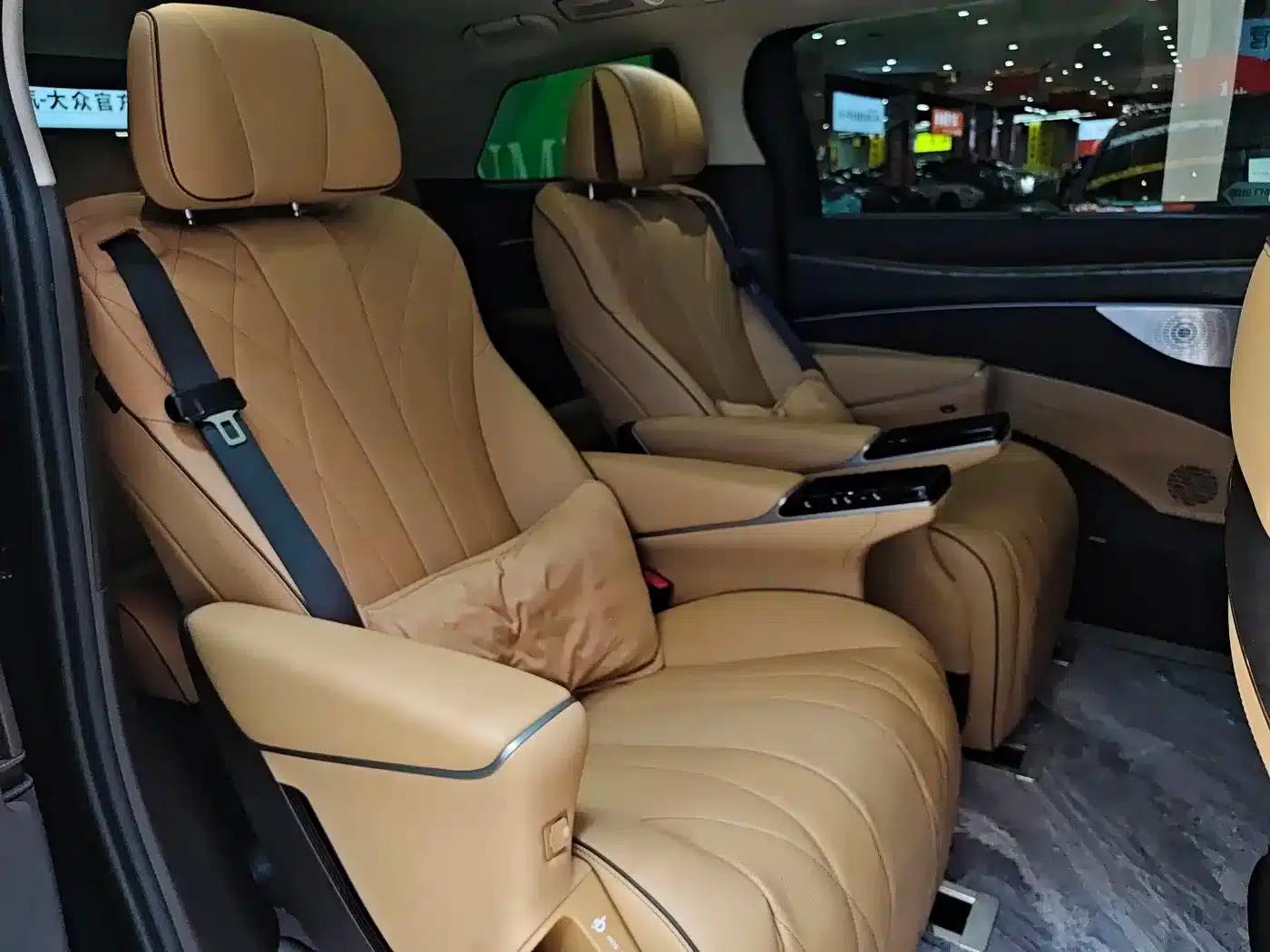 Denza D9 2024 DM-i 980 4WD Premium — миниатюра 17