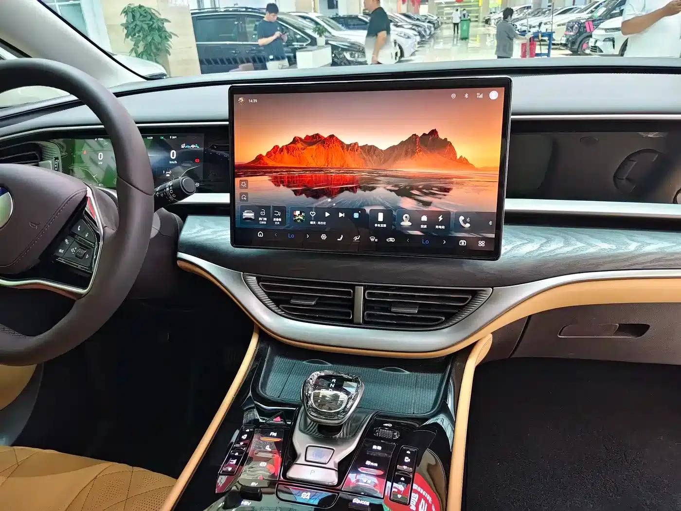 Denza D9 2024 DM-i 980 4WD Premium — миниатюра 21