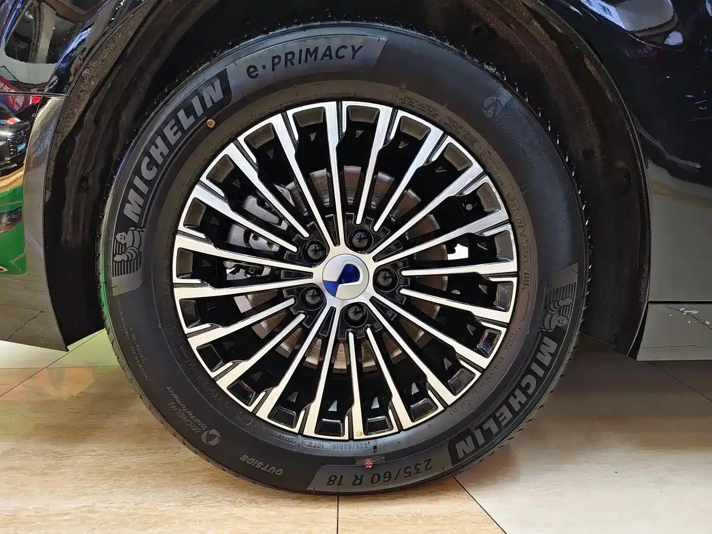 Denza D9 2024 DM-i 980 4WD Premium — миниатюра 22