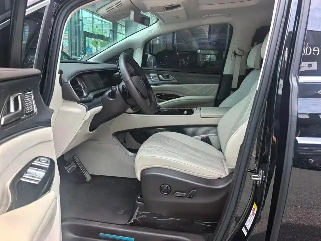 Denza D9 2025 DM-i Smart Driving Edition 1020 AWD Premium Model — миниатюра 2