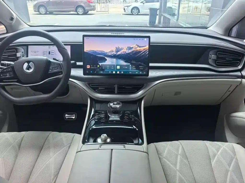 Denza D9 2025 DM-i Smart Driving Edition 1020 AWD Premium Model — миниатюра 4