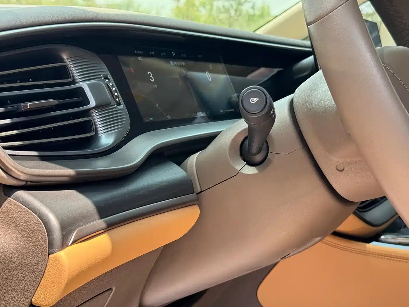 Denza D9 2022 DM-i 970 AWD Flagship Edition — миниатюра 11