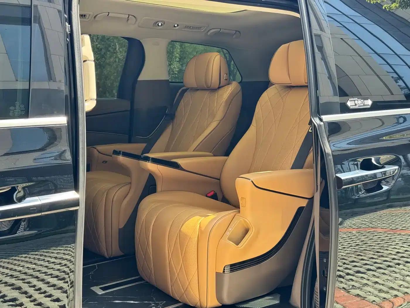 Denza D9 2022 DM-i 970 AWD Flagship Edition — миниатюра 15