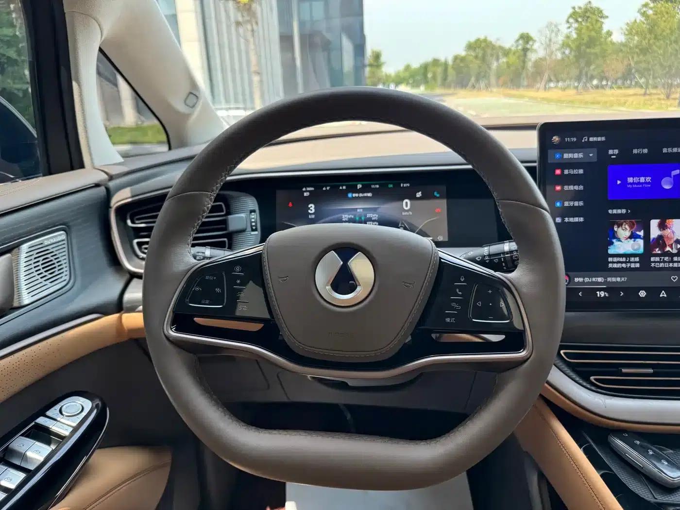 Denza D9 2022 DM-i 970 AWD Flagship Edition — миниатюра 21