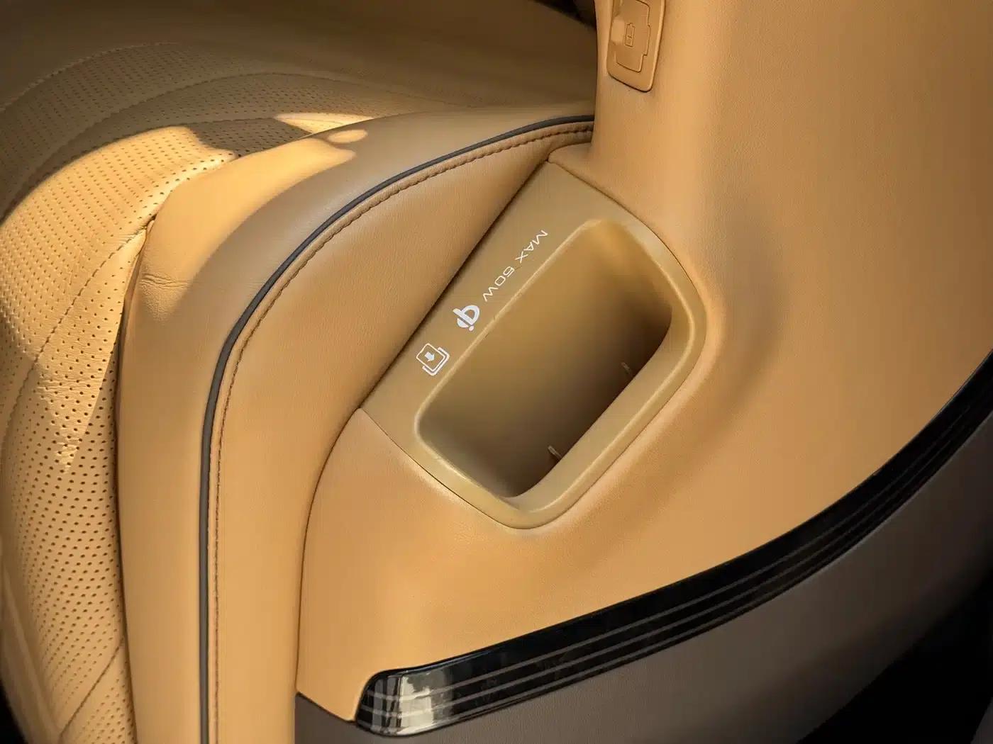 Denza D9 2022 DM-i 970 AWD Flagship Edition — миниатюра 23
