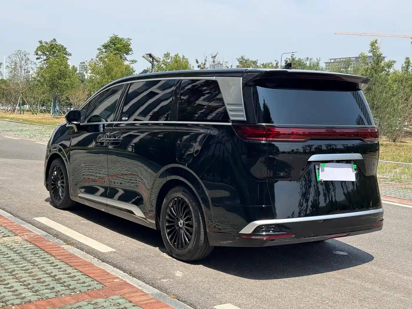 Denza D9 2022 DM-i 970 AWD Flagship Edition — миниатюра 24