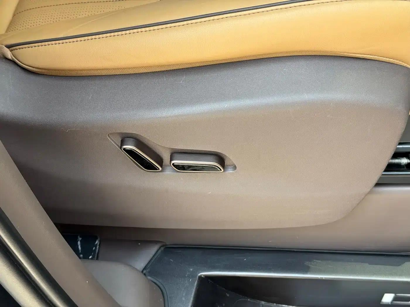 Denza D9 2022 DM-i 970 AWD Flagship Edition — миниатюра 33
