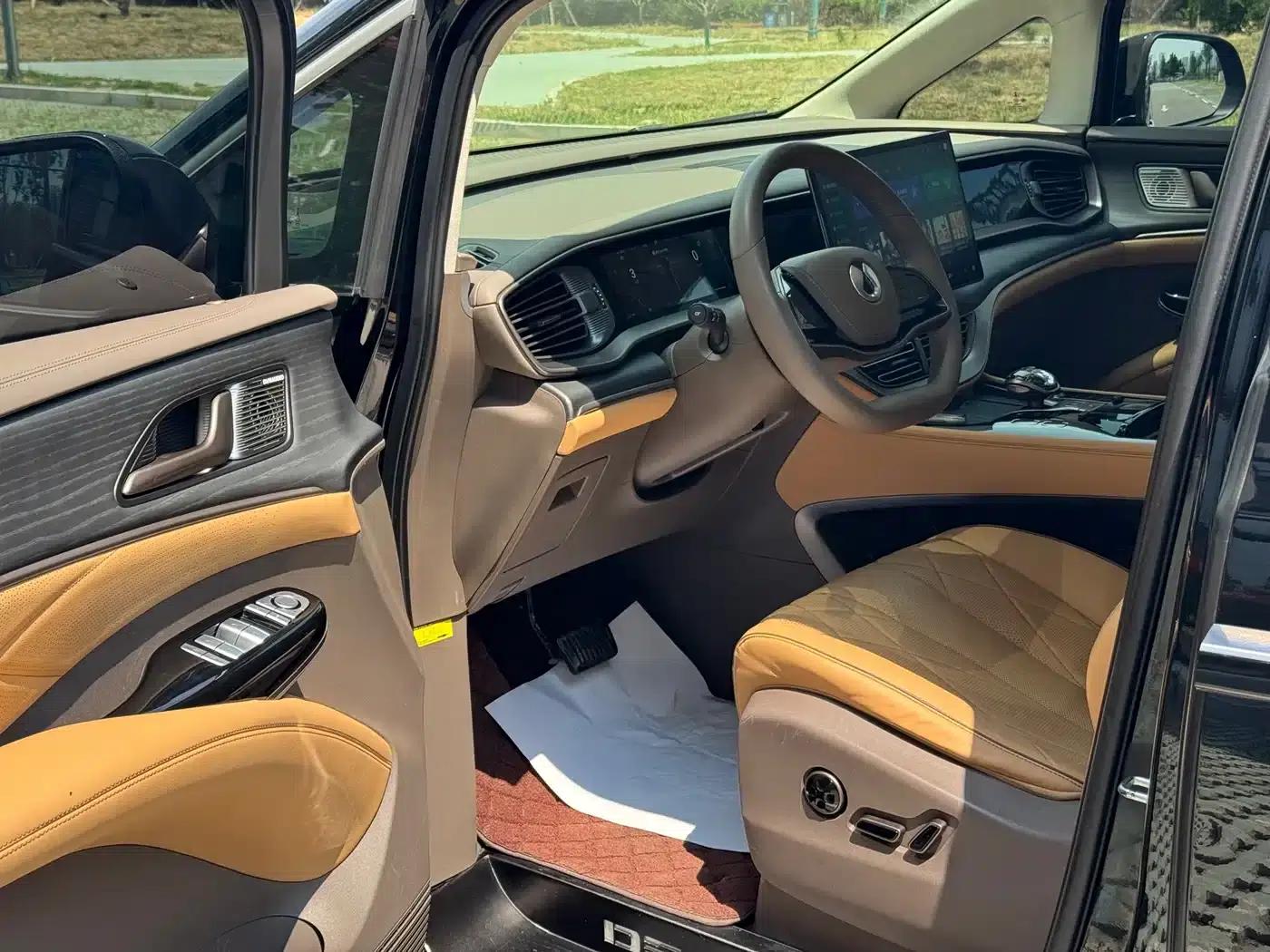 Denza D9 2022 DM-i 970 AWD Flagship Edition — миниатюра 8