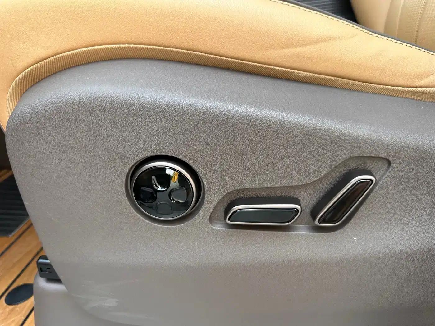 Denza D9 2024 DM-i 980 AWD Flagship — миниатюра 14