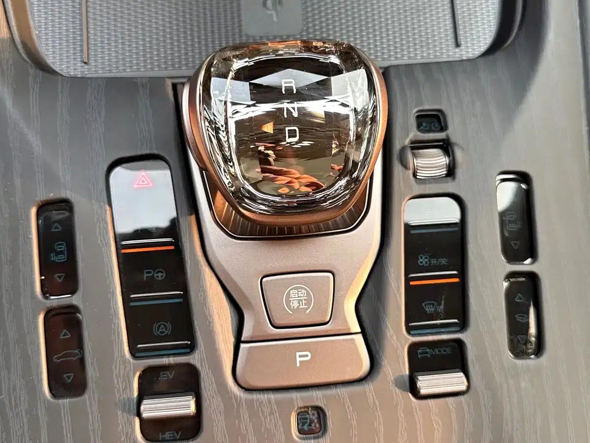 Denza D9 2024 DM-i 980 AWD Flagship — миниатюра 16