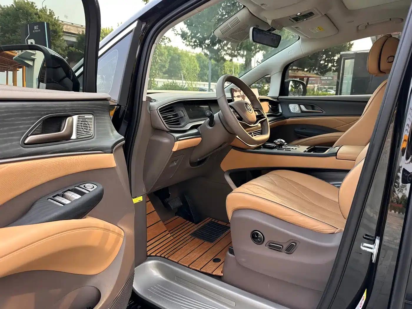 Denza D9 2024 DM-i 980 AWD Flagship — миниатюра 4