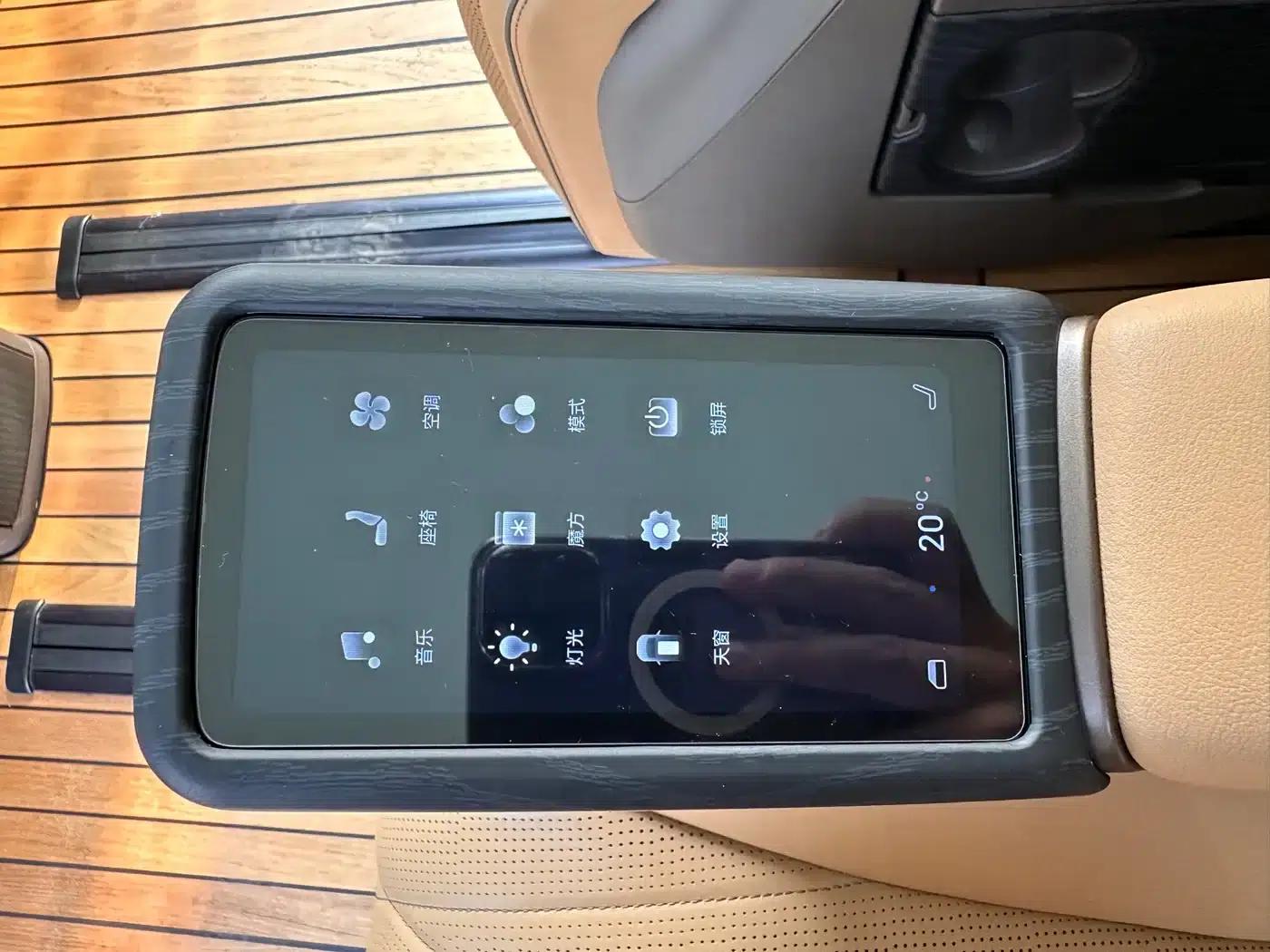 Denza D9 2024 DM-i 980 AWD Flagship — миниатюра 10