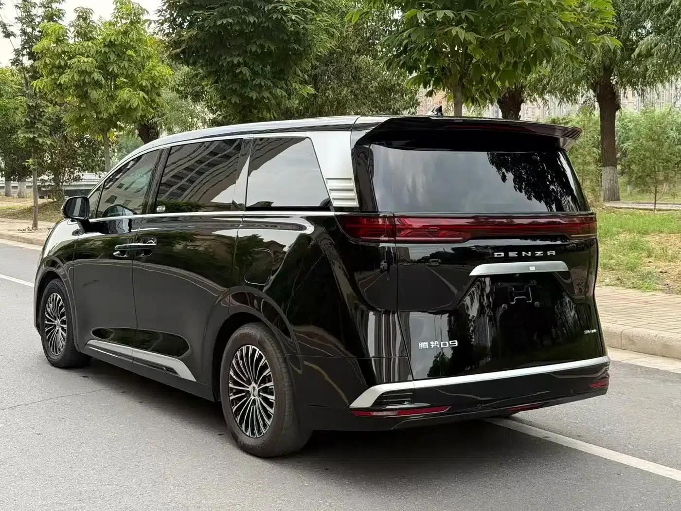 Denza D9 2022 DM-i 970 AWD Flagship Edition — миниатюра 7