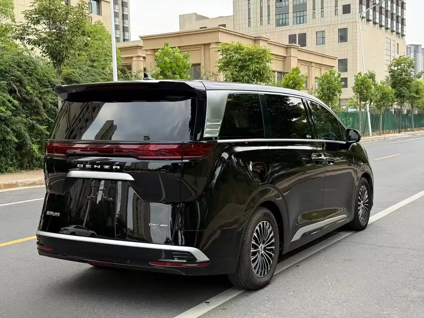 Denza D9 2022 DM-i 970 AWD Flagship Edition — миниатюра 9