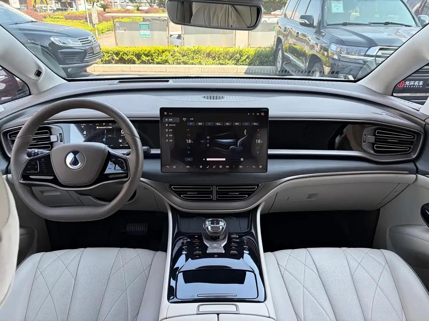 Denza D9 2022 DM-i 970 AWD Flagship Edition — миниатюра 12