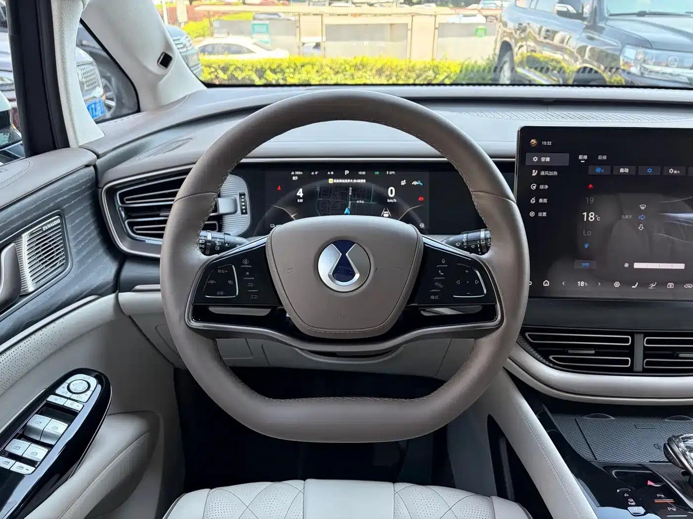 Denza D9 2022 DM-i 970 AWD Flagship Edition — миниатюра 15