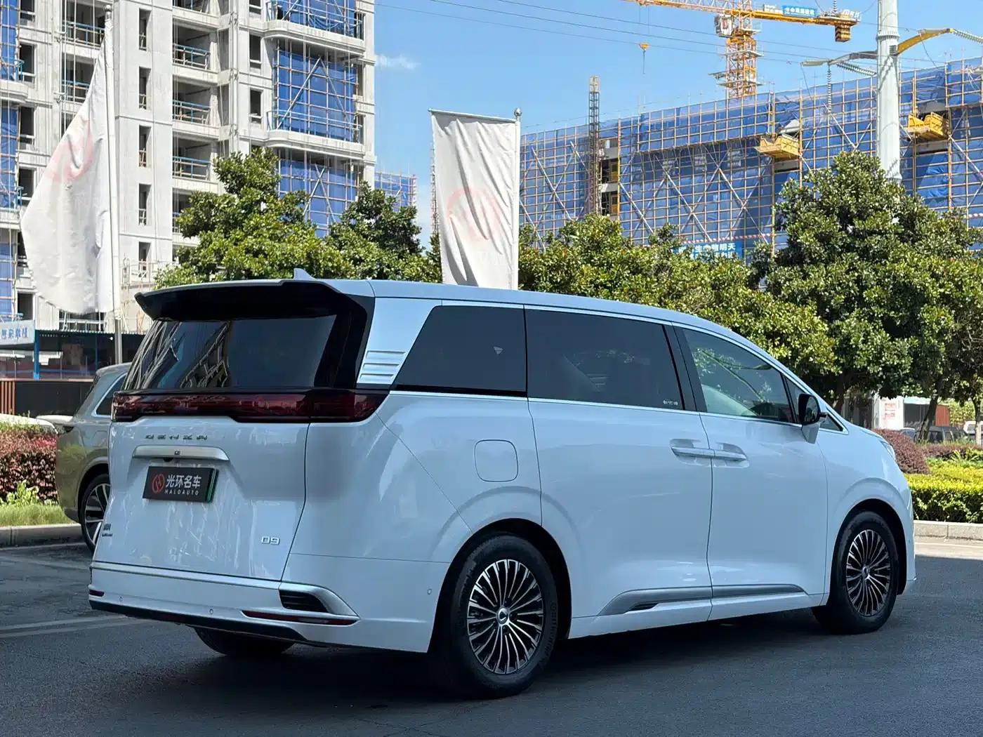 Denza D9 2022 DM-i 970 AWD Flagship Edition — миниатюра 5