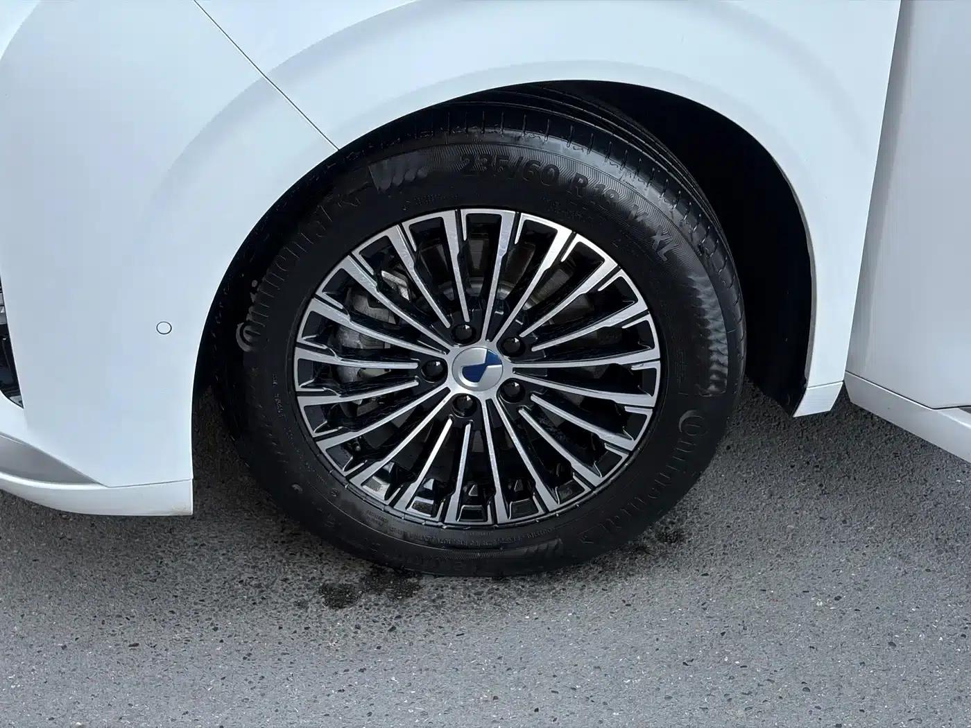 Denza D9 2022 DM-i 970 AWD Flagship Edition — миниатюра 6