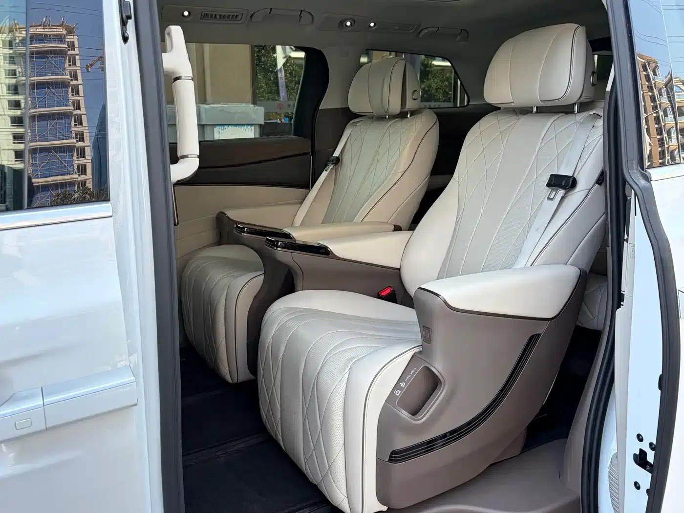Denza D9 2022 DM-i 970 AWD Flagship Edition — миниатюра 9