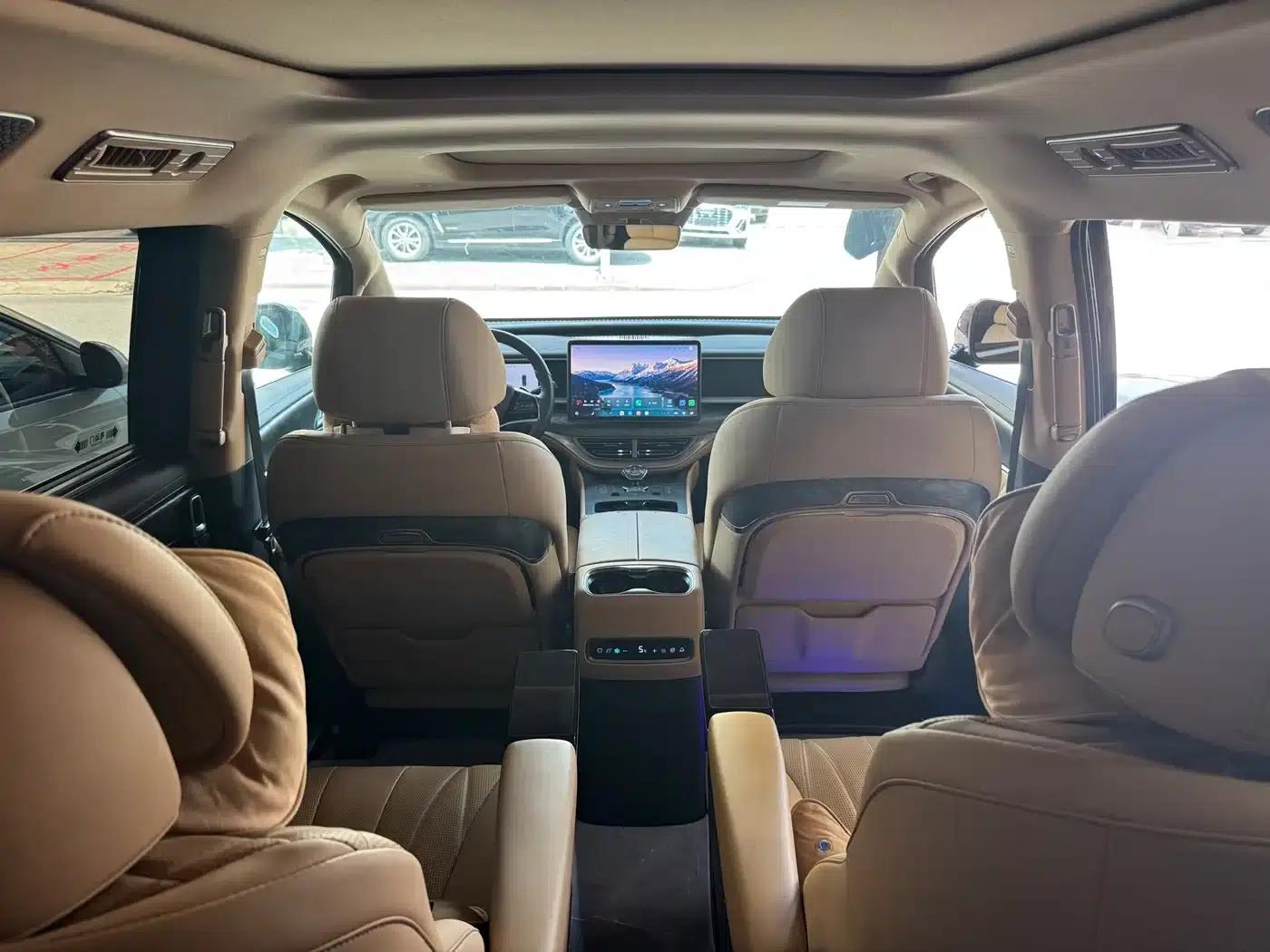 Denza D9 2025 DM-i Smart Driving Edition 1020 AWD Premium Model — миниатюра 11