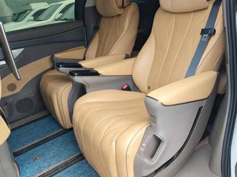 Denza D9 2022 DM-i 970 AWD Flagship Edition — миниатюра 11