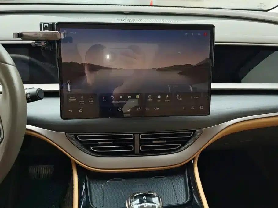 Denza D9 2022 DM-i 970 AWD Flagship Edition — миниатюра 13