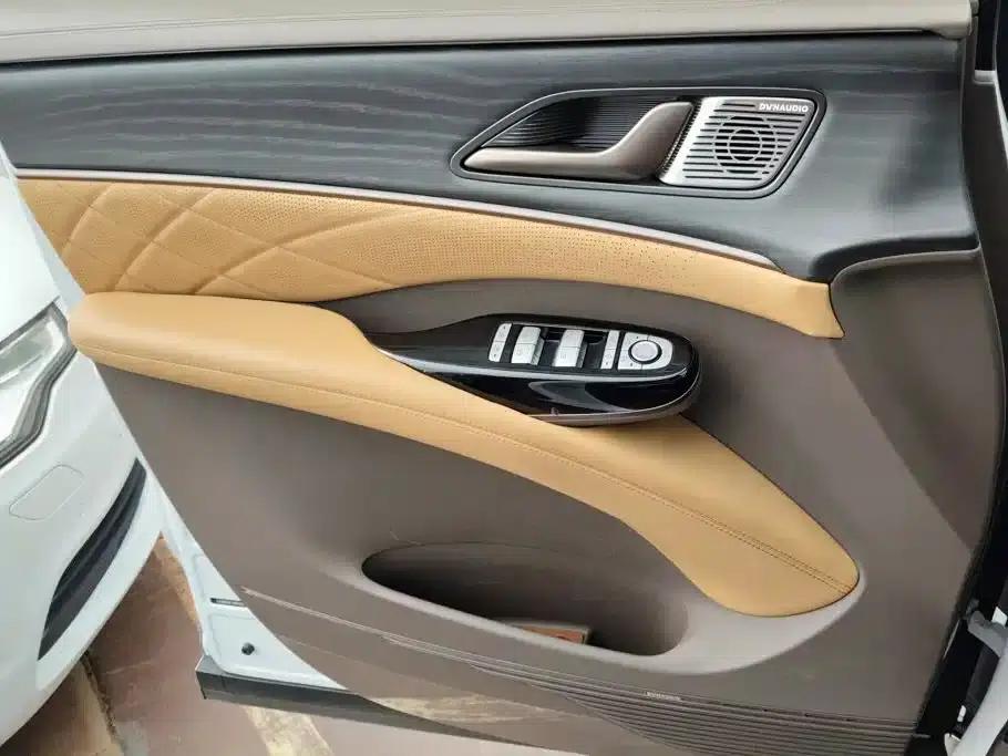 Denza D9 2022 DM-i 970 AWD Flagship Edition — миниатюра 7