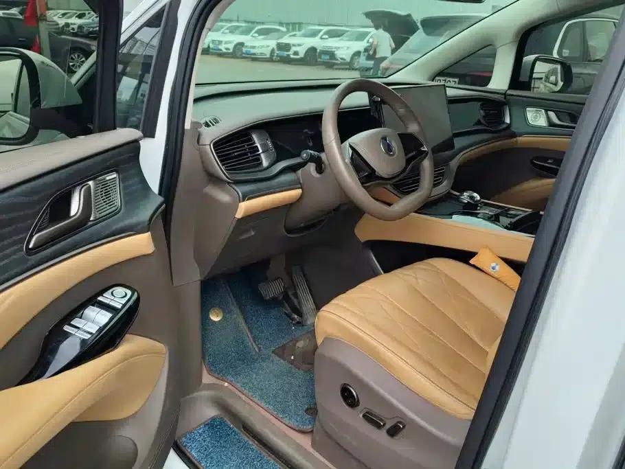 Denza D9 2022 DM-i 970 AWD Flagship Edition — миниатюра 9