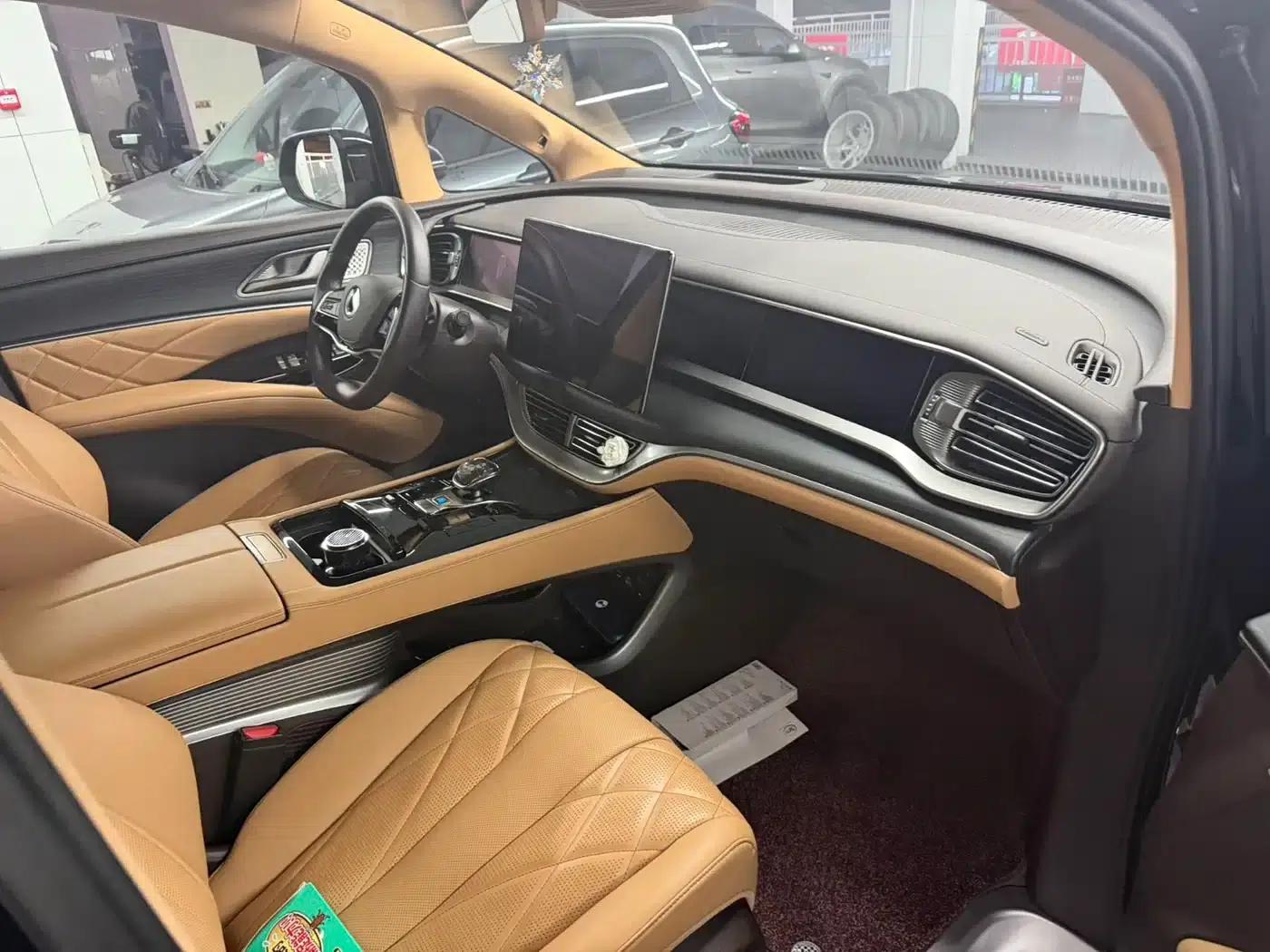 Denza D9 2025 DM-i Smart Driving Edition 1020 AWD Premium Model — миниатюра 9