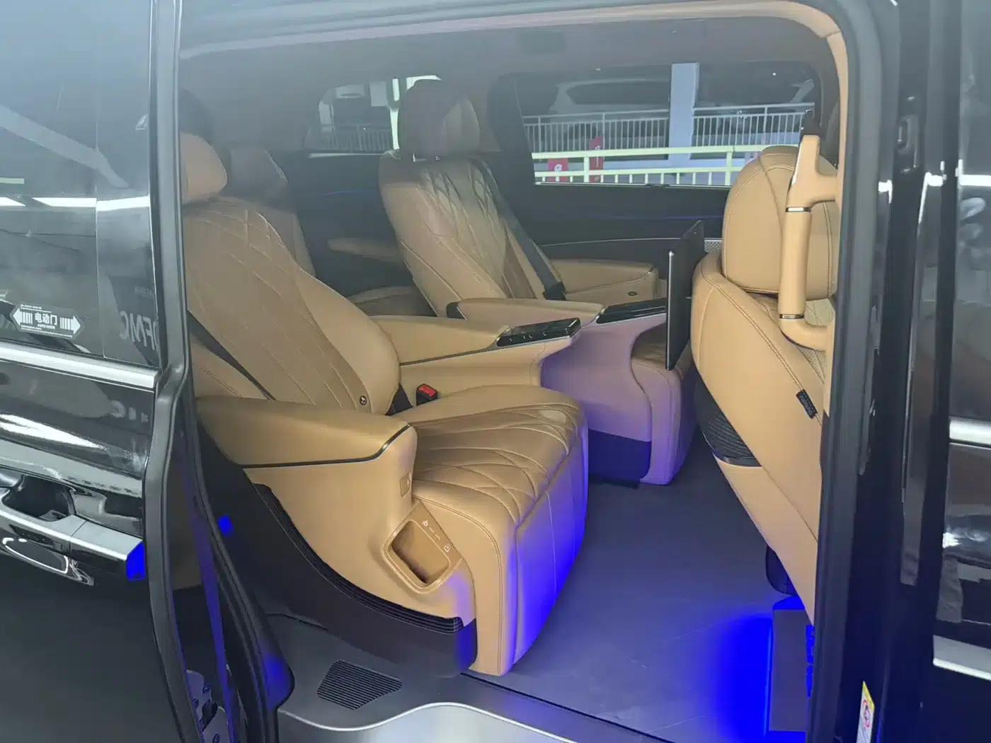 Denza D9 2025 DM-i Smart Driving Edition 1020 AWD Premium Model — миниатюра 10