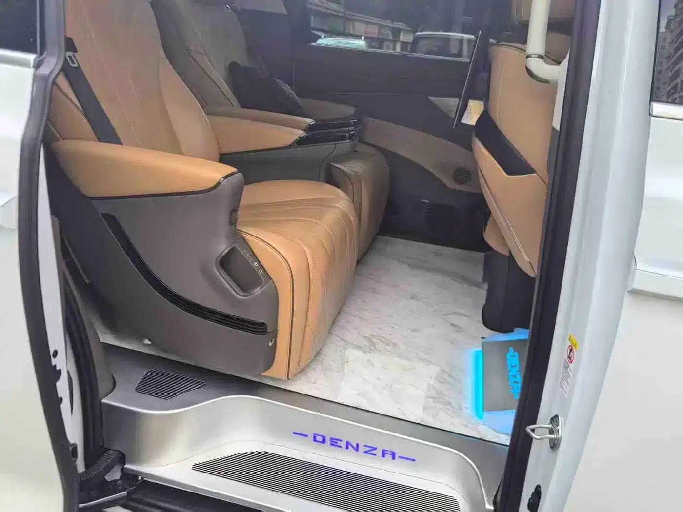 Denza D9 2022 DM-i 970 4WD Premium Edition — миниатюра 5