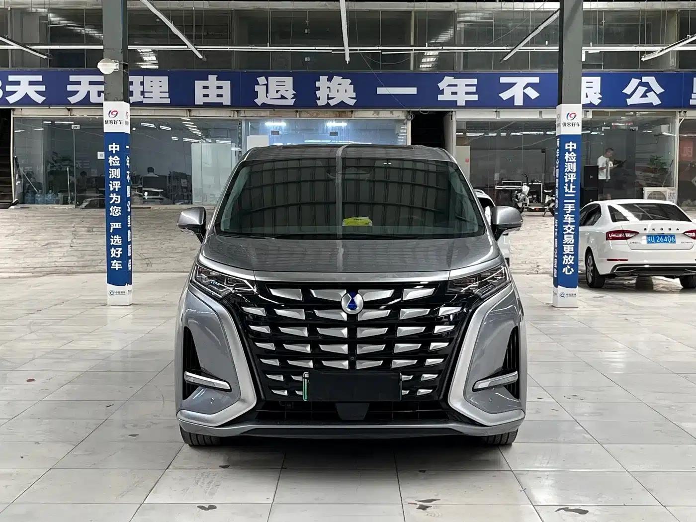 Denza D9 2022 DM-i 970 AWD Flagship Edition — миниатюра 2