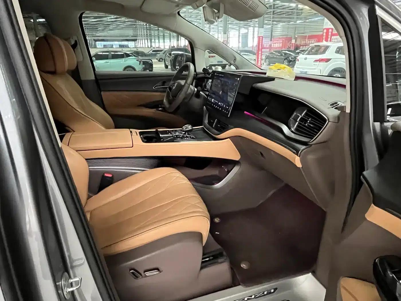 Denza D9 2022 DM-i 970 AWD Flagship Edition — миниатюра 12