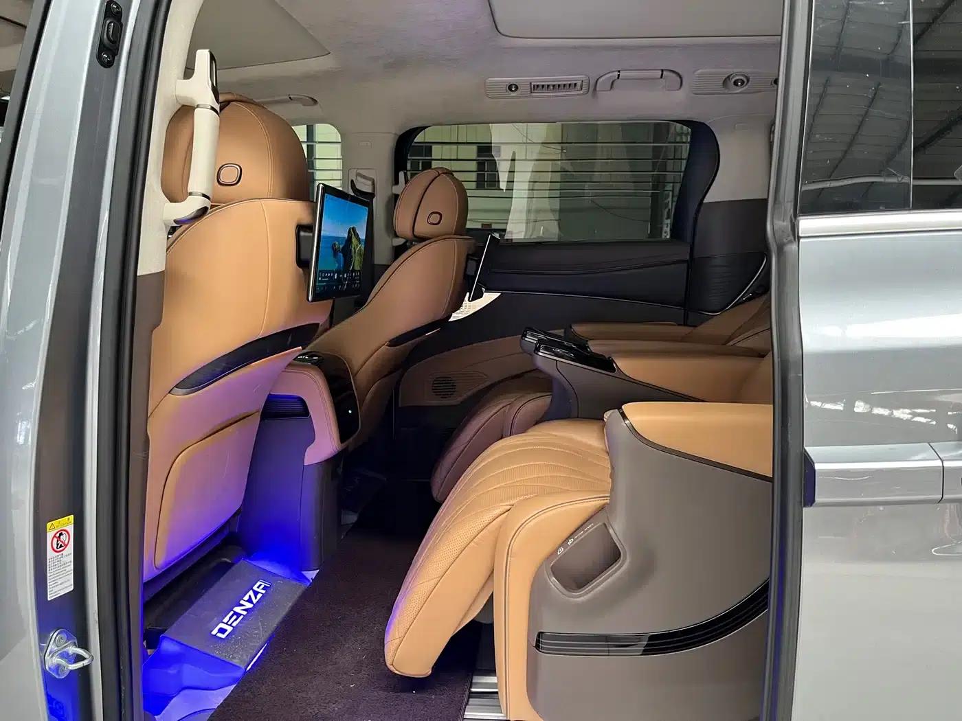 Denza D9 2022 DM-i 970 AWD Flagship Edition — миниатюра 13