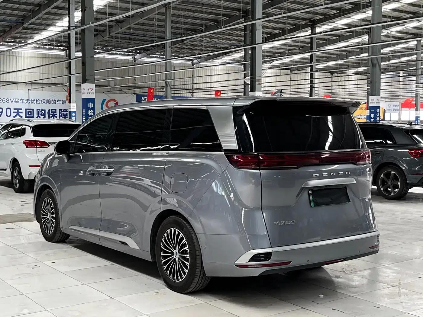 Denza D9 2022 DM-i 970 AWD Flagship Edition — миниатюра 16