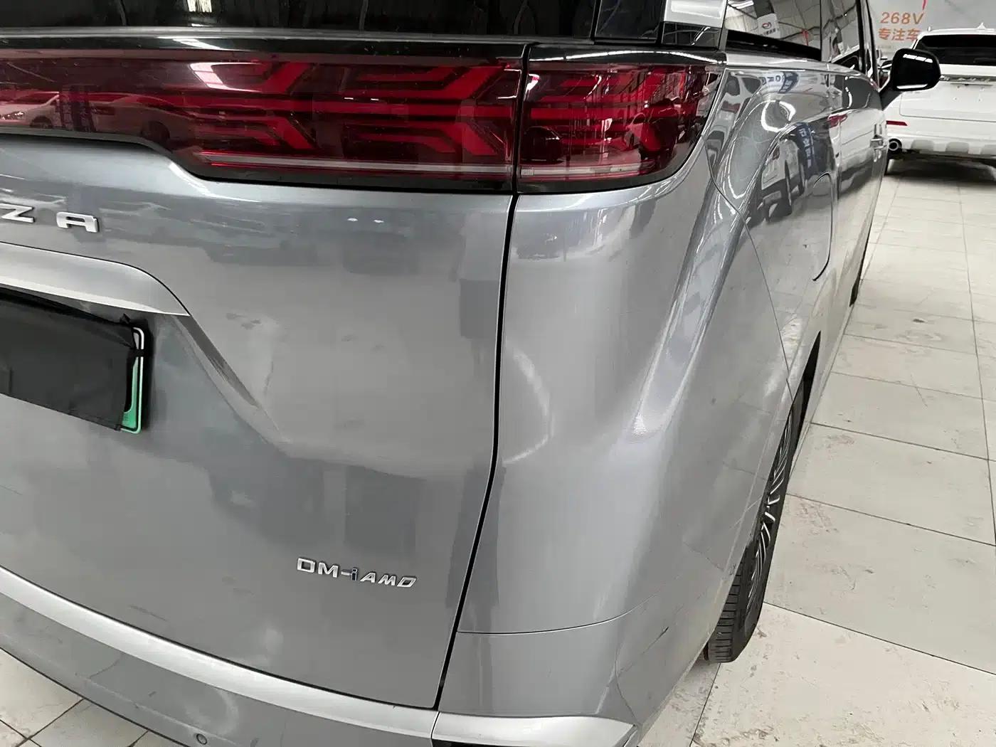 Denza D9 2022 DM-i 970 AWD Flagship Edition — миниатюра 19