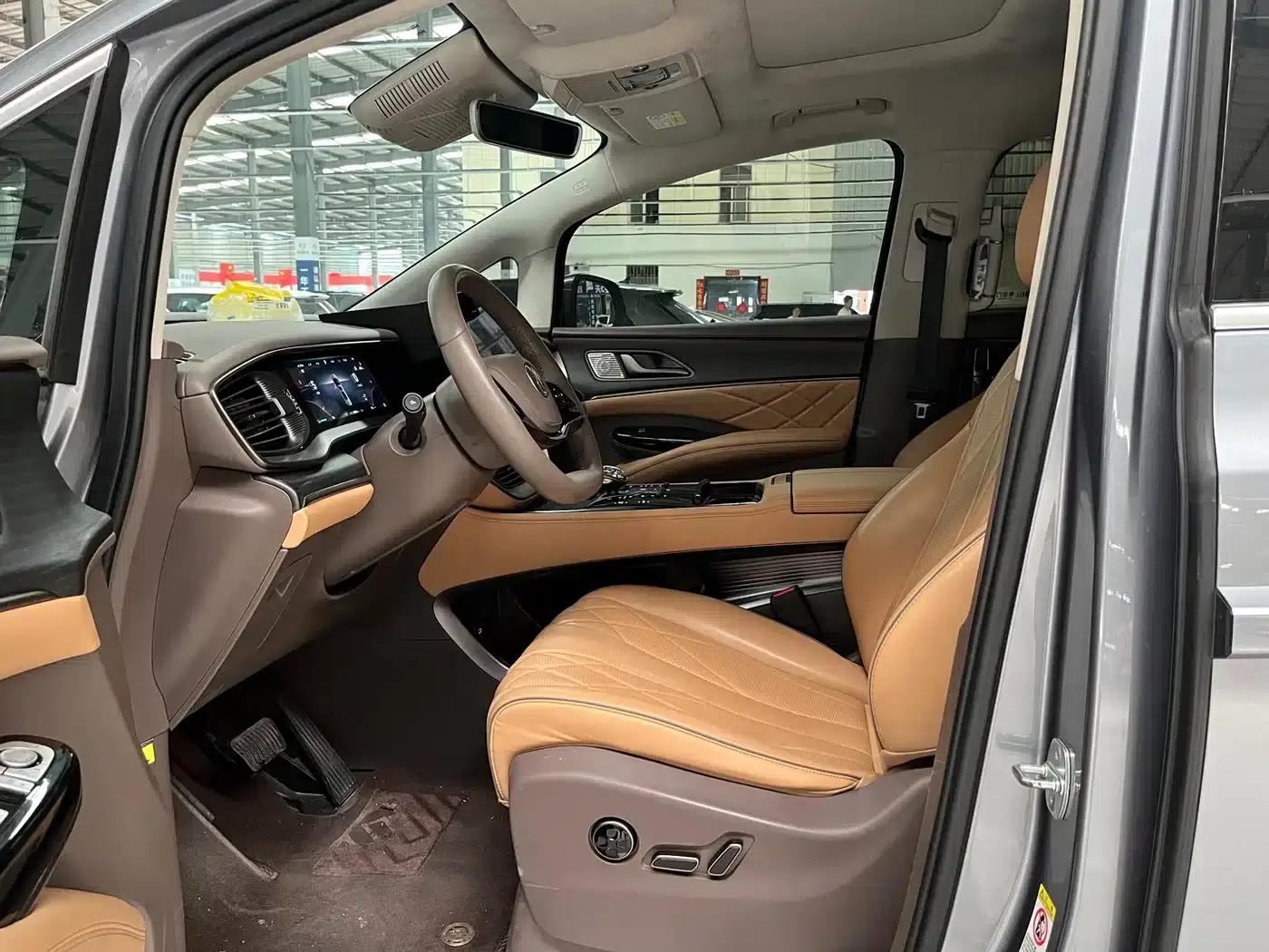 Denza D9 2022 DM-i 970 AWD Flagship Edition — миниатюра 7