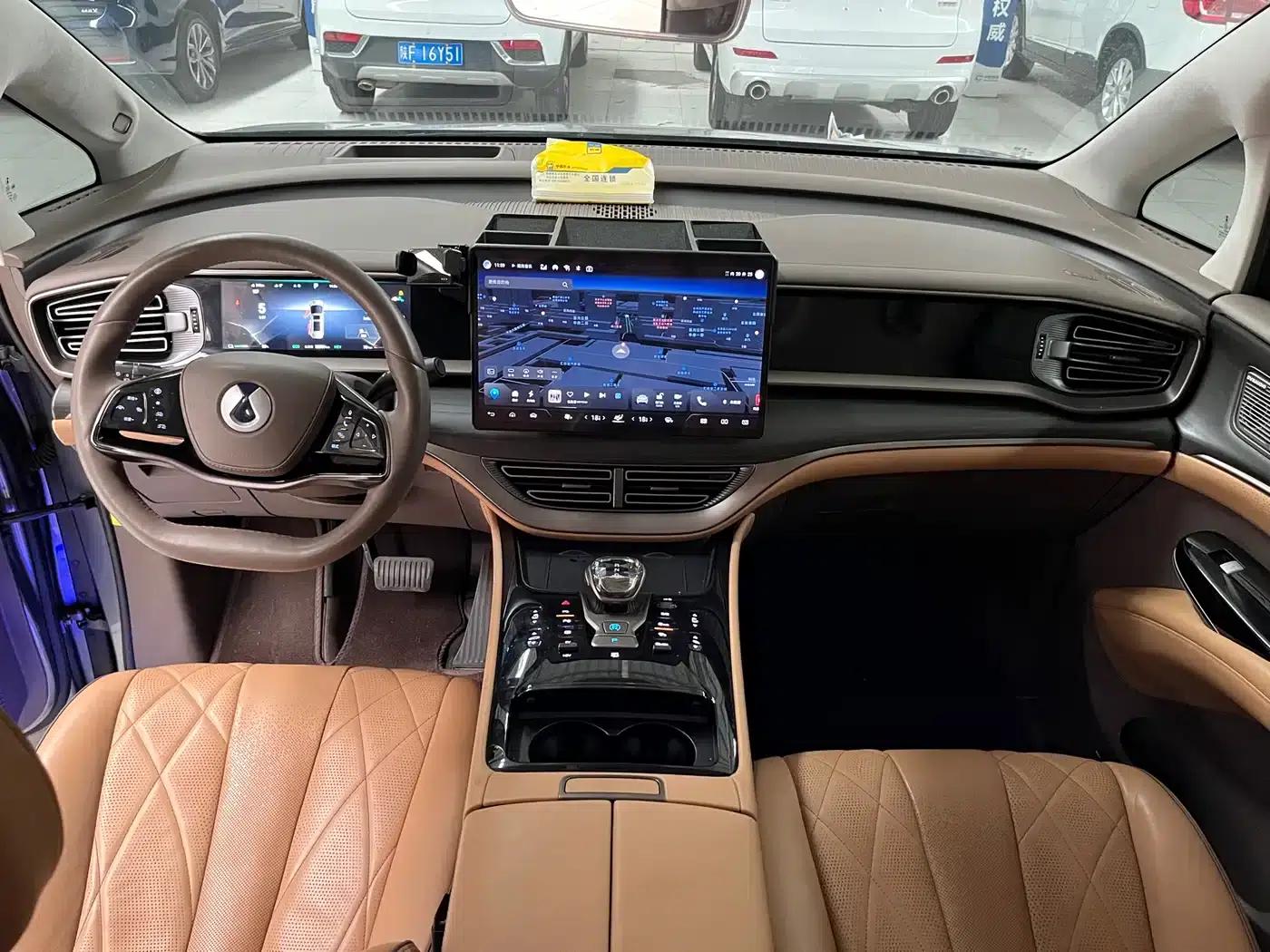 Denza D9 2022 DM-i 970 AWD Flagship Edition — миниатюра 9