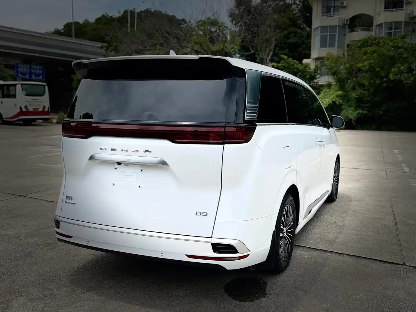 Denza D9 2022 DM-i 970 AWD Flagship Edition — миниатюра 17