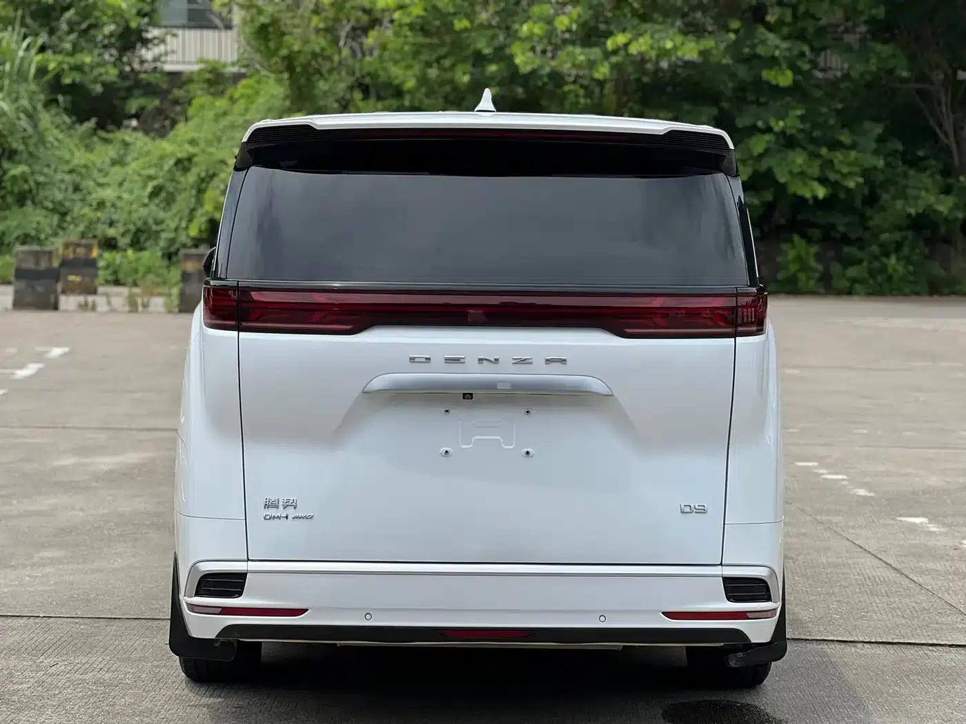 Denza D9 2022 DM-i 970 AWD Flagship Edition — миниатюра 20
