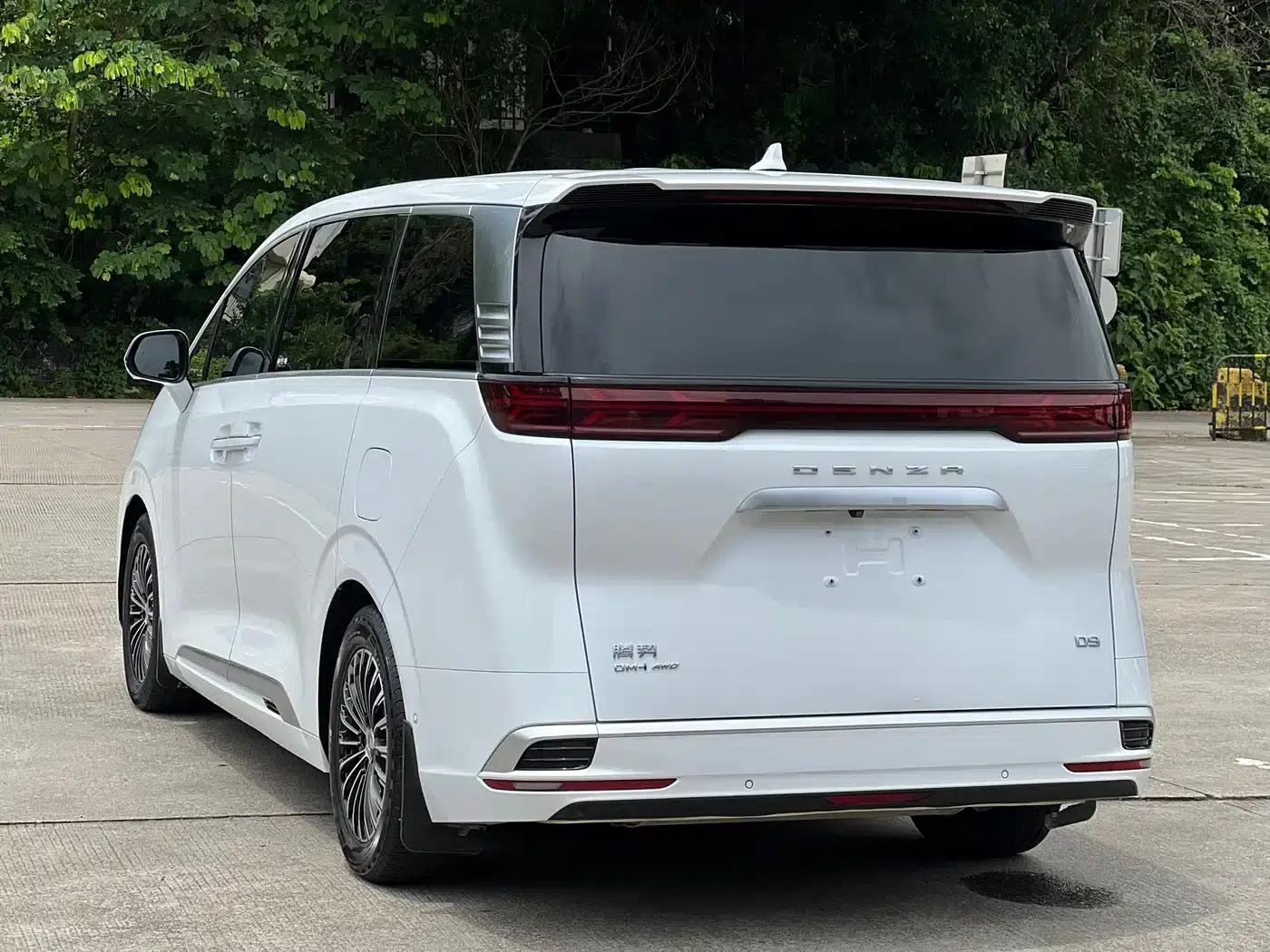 Denza D9 2022 DM-i 970 AWD Flagship Edition — миниатюра 3