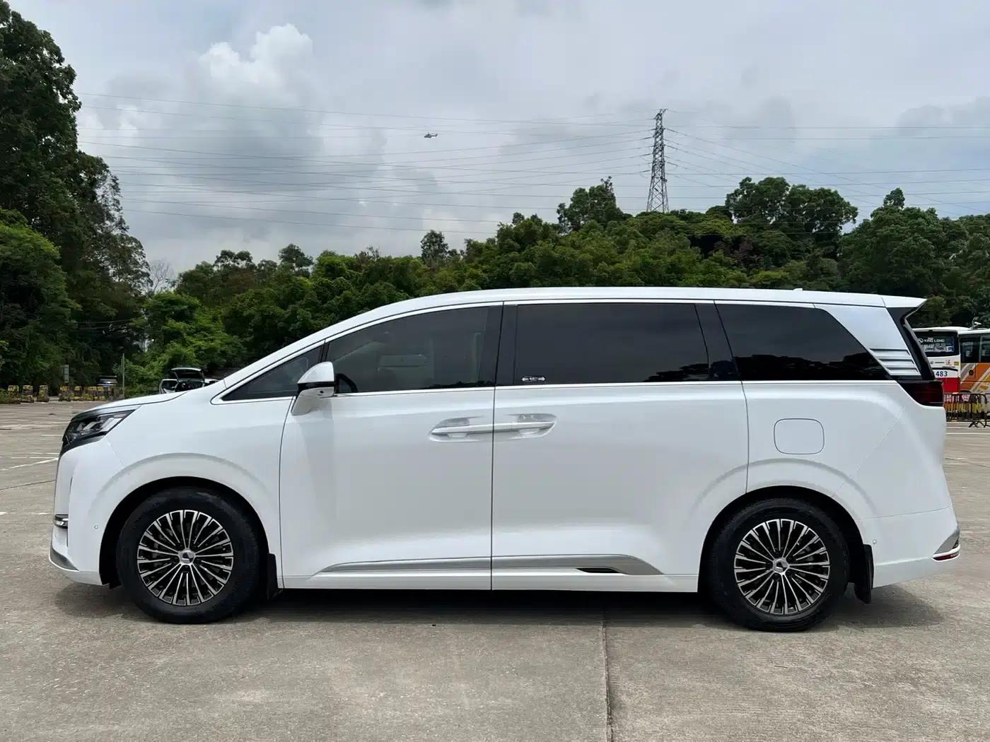 Denza D9 2022 DM-i 970 AWD Flagship Edition — миниатюра 21