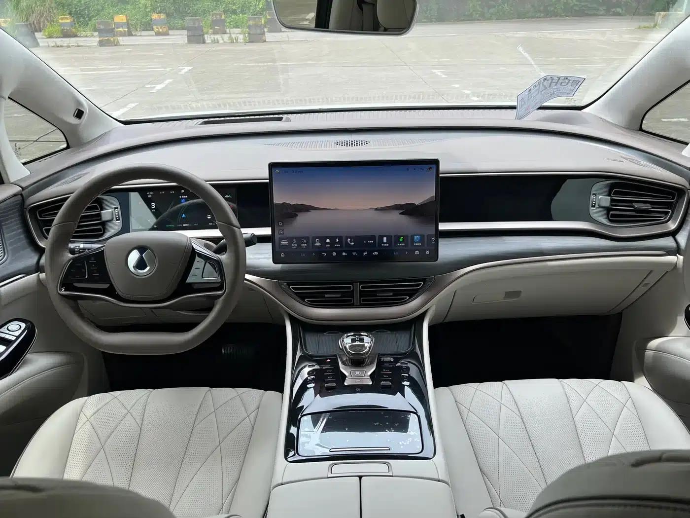 Denza D9 2022 DM-i 970 AWD Flagship Edition — миниатюра 4