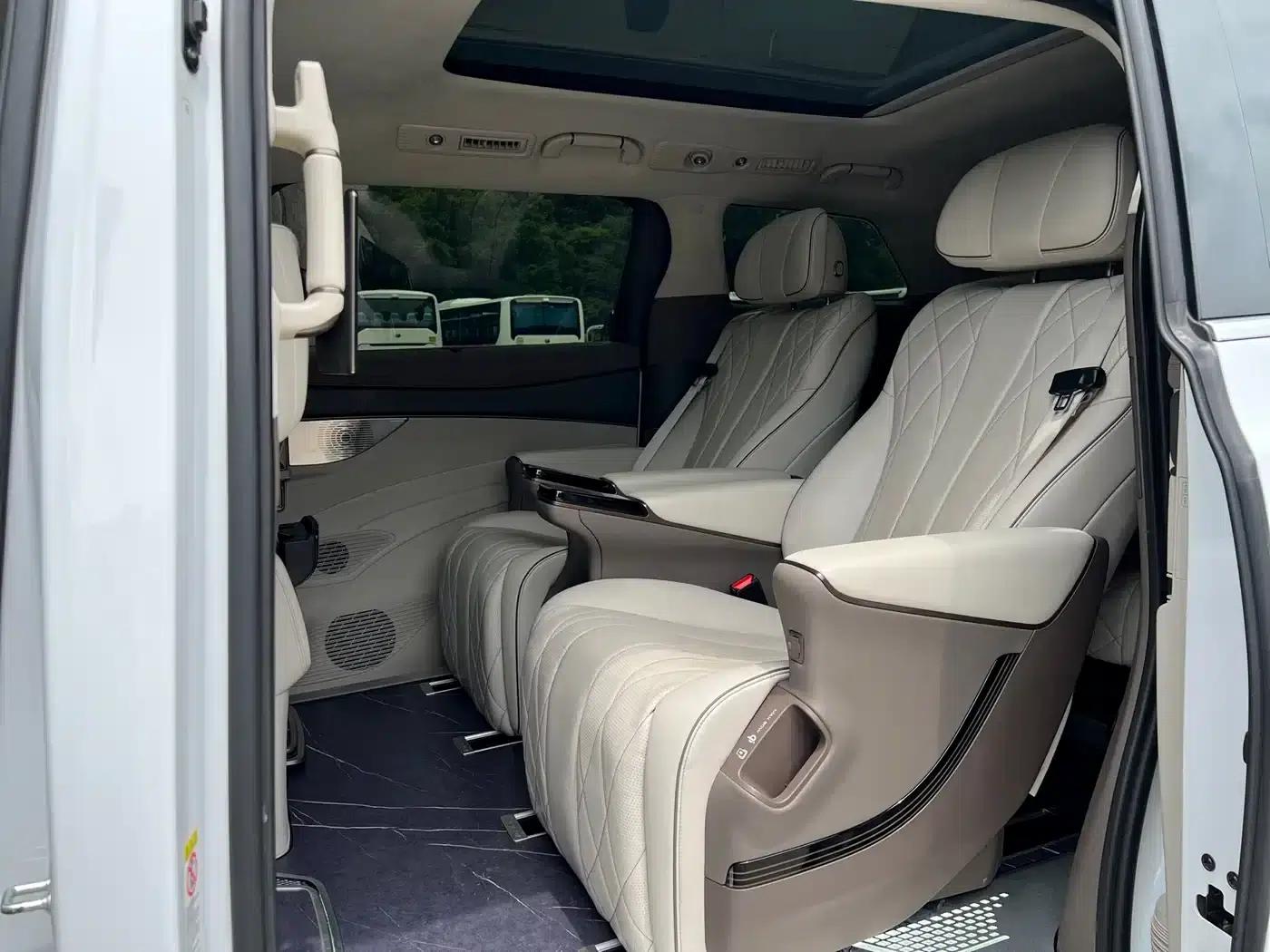 Denza D9 2022 DM-i 970 AWD Flagship Edition — миниатюра 6