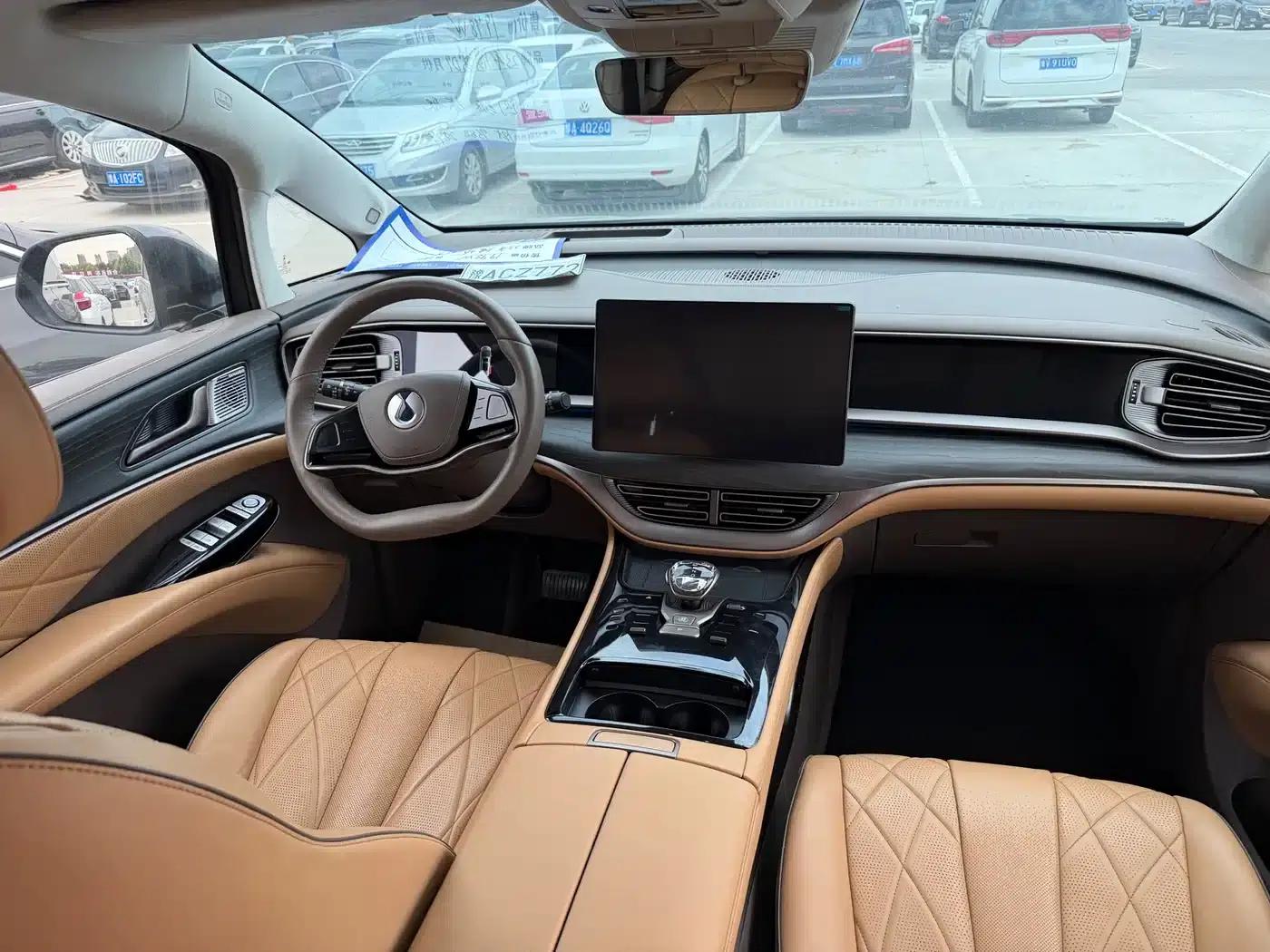 Denza D9 2022 DM-i 970 AWD Flagship Edition — миниатюра 6