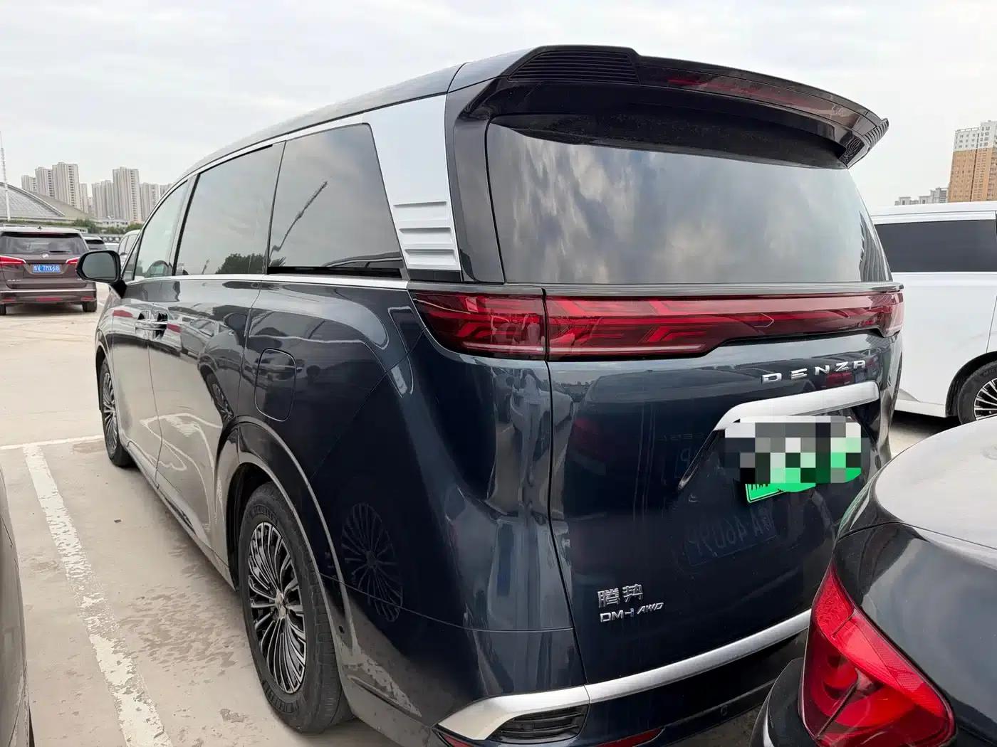 Denza D9 2022 DM-i 970 AWD Flagship Edition — миниатюра 8