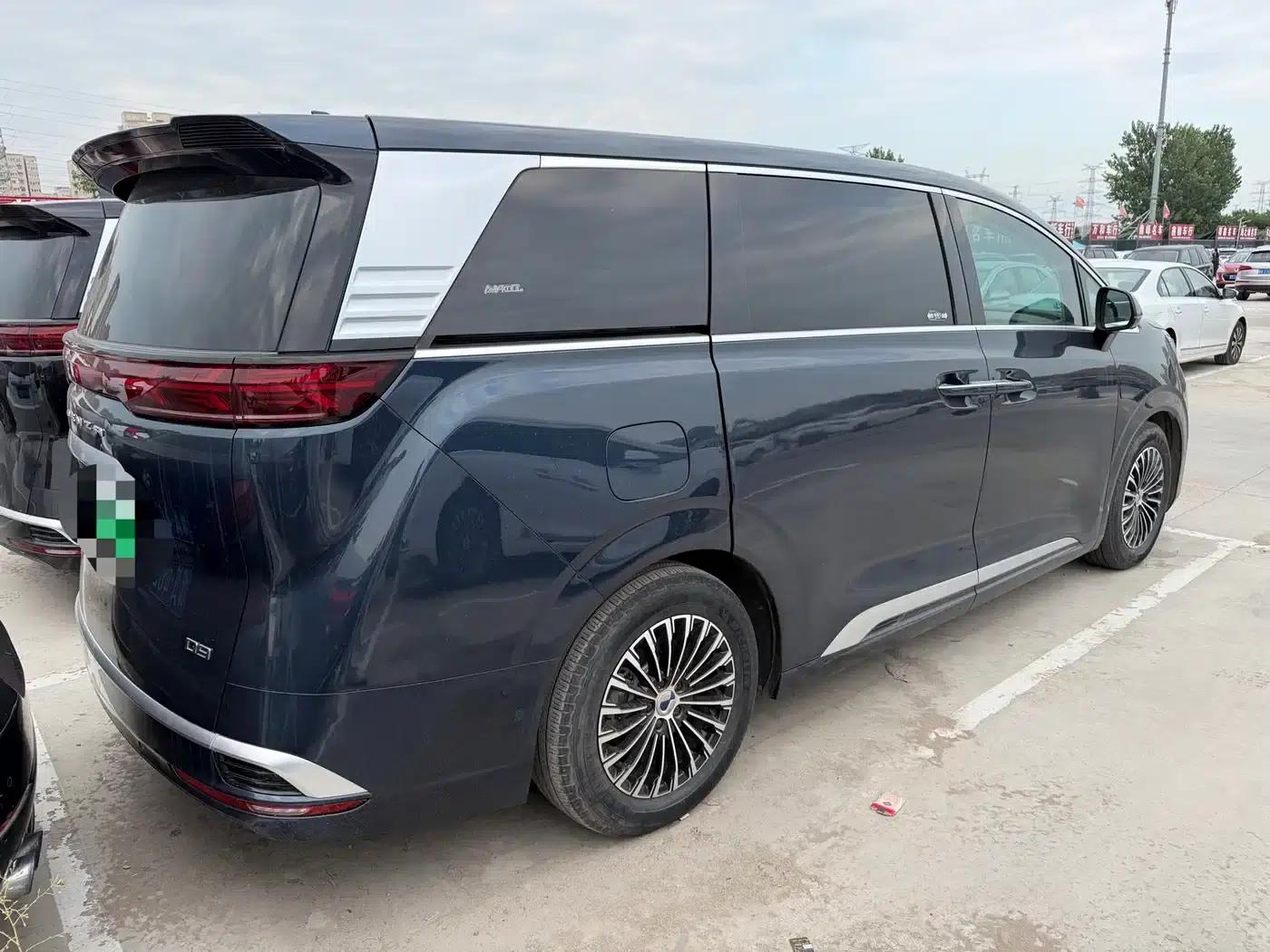 Denza D9 2022 DM-i 970 AWD Flagship Edition — миниатюра 9