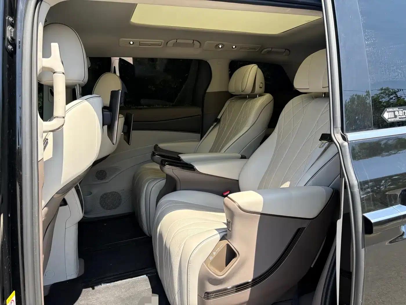 Denza D9 2022 DM-i 970 4WD Premium Edition — миниатюра 4