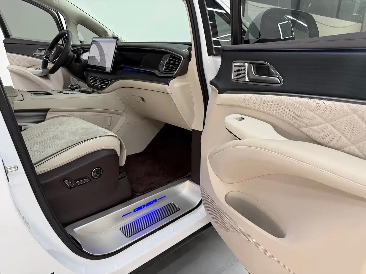 Denza D9 2024 DM-i 980 AWD Flagship — миниатюра 16