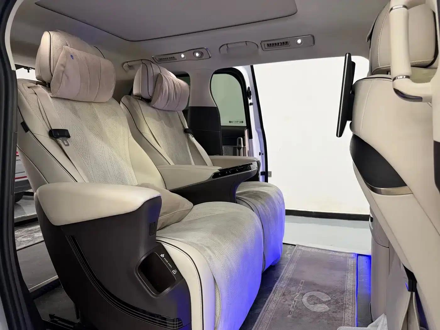 Denza D9 2024 DM-i 980 AWD Flagship — миниатюра 17